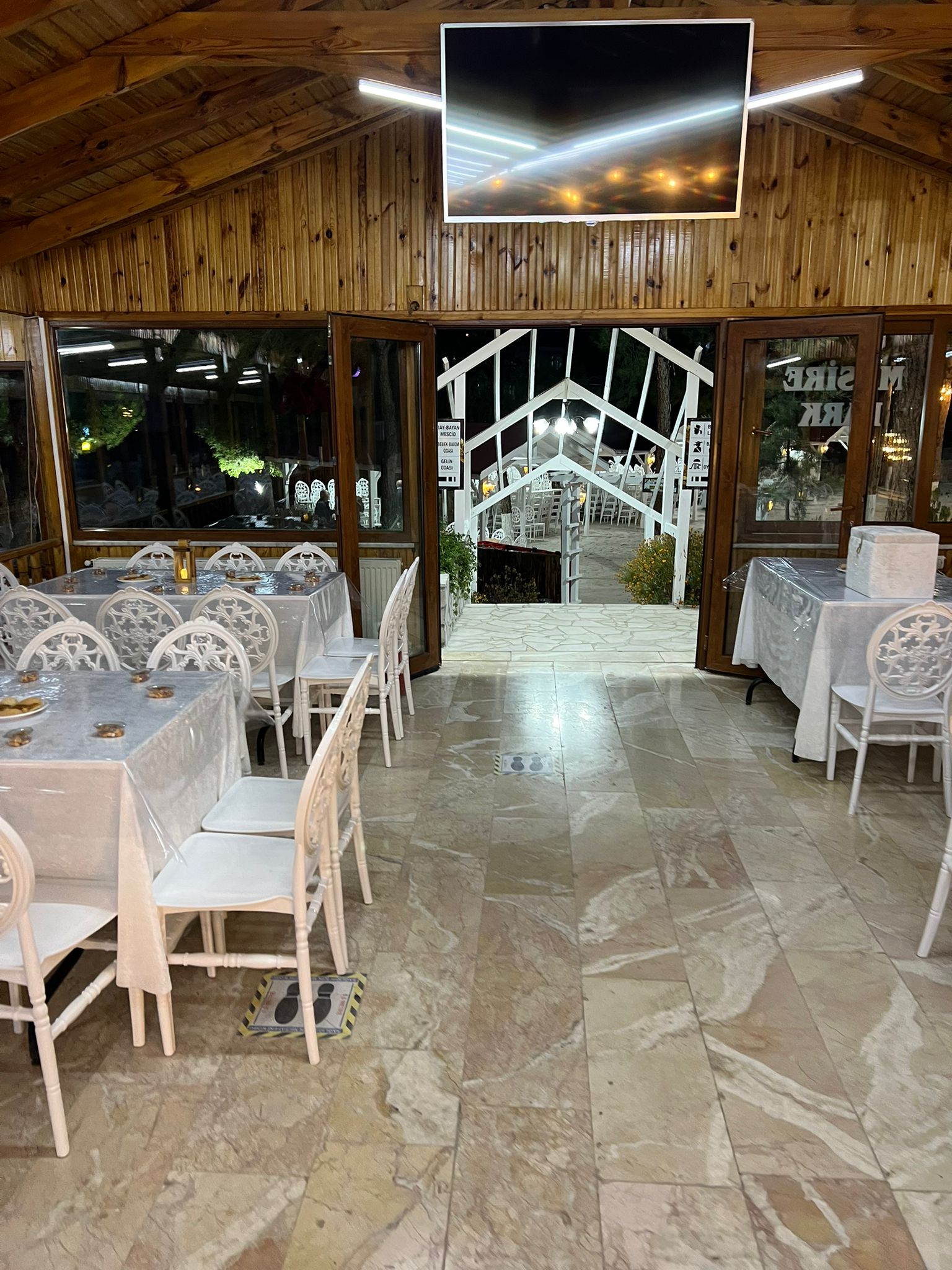 SALONUMUZDAN KARELER